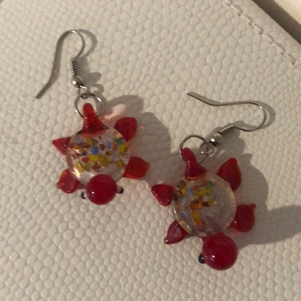Red glass turtle earrings
